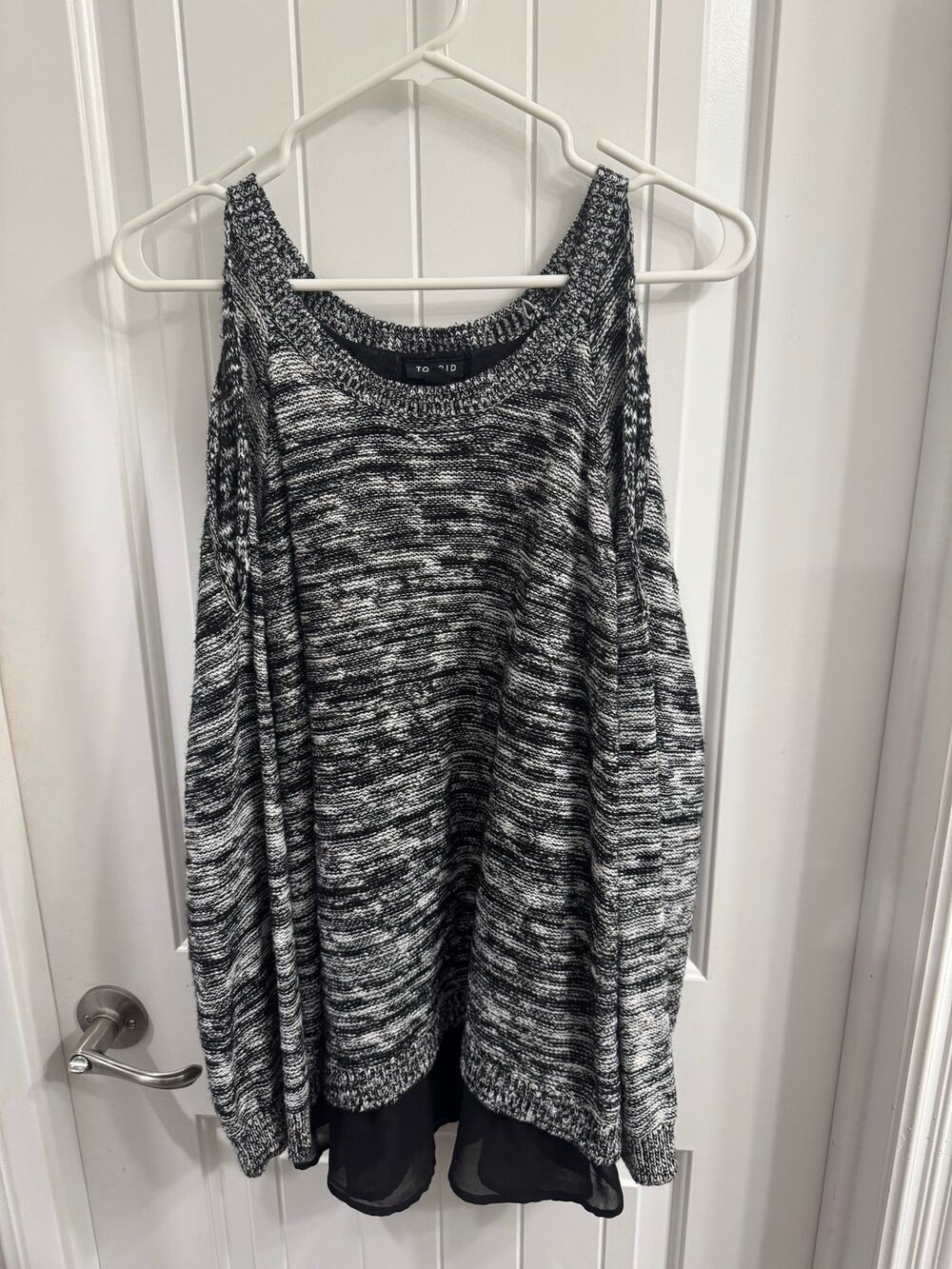 Torrid Size 1 (14/16) Black and White Marled Knit 2fer Cold Shoulder Sweater